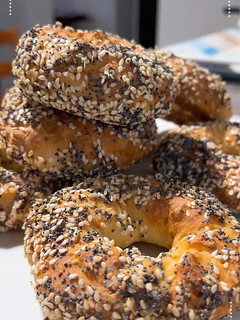 Φωτογραφία της συνταγής Bagel ψωμάκια με μόνο 2 υλικά 💥