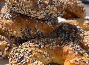 Φωτογραφία της συνταγής Bagel ψωμάκια με μόνο 2 υλικά 💥