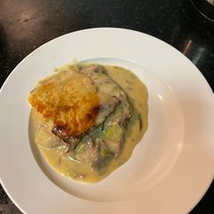 A picture of Chicken, Ham and Leek Pie.