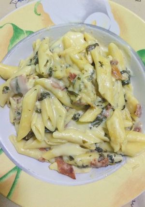 A picture of Cheesy Spinach Penne.