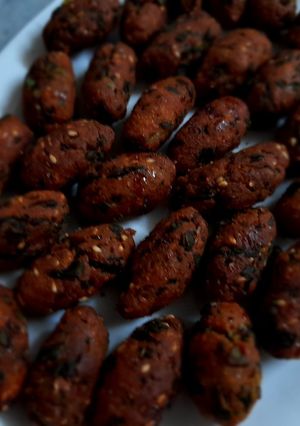 A picture of Methi muthiyas.