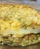 Budín de verduras ralladas con relleno de queso y claras batidas