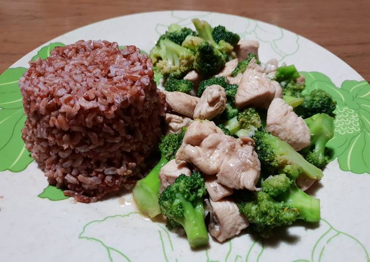 Langkah Mudah untuk Menyiapkan Tumis ayam brokoli (menu diet), Lezat