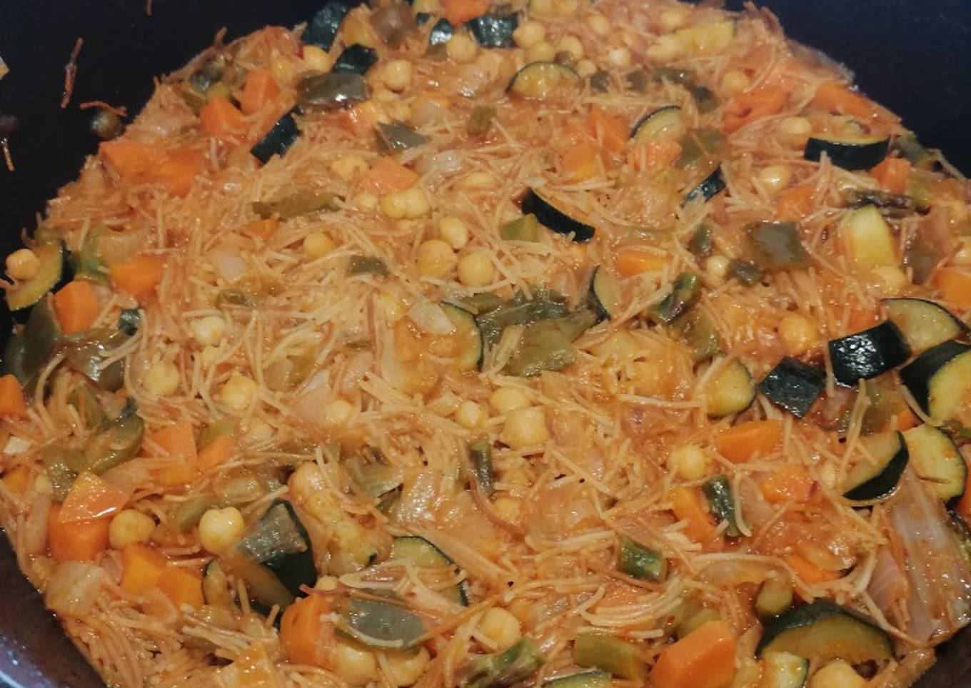 335. Fideuà melosa de verduras con garbanzos vegana