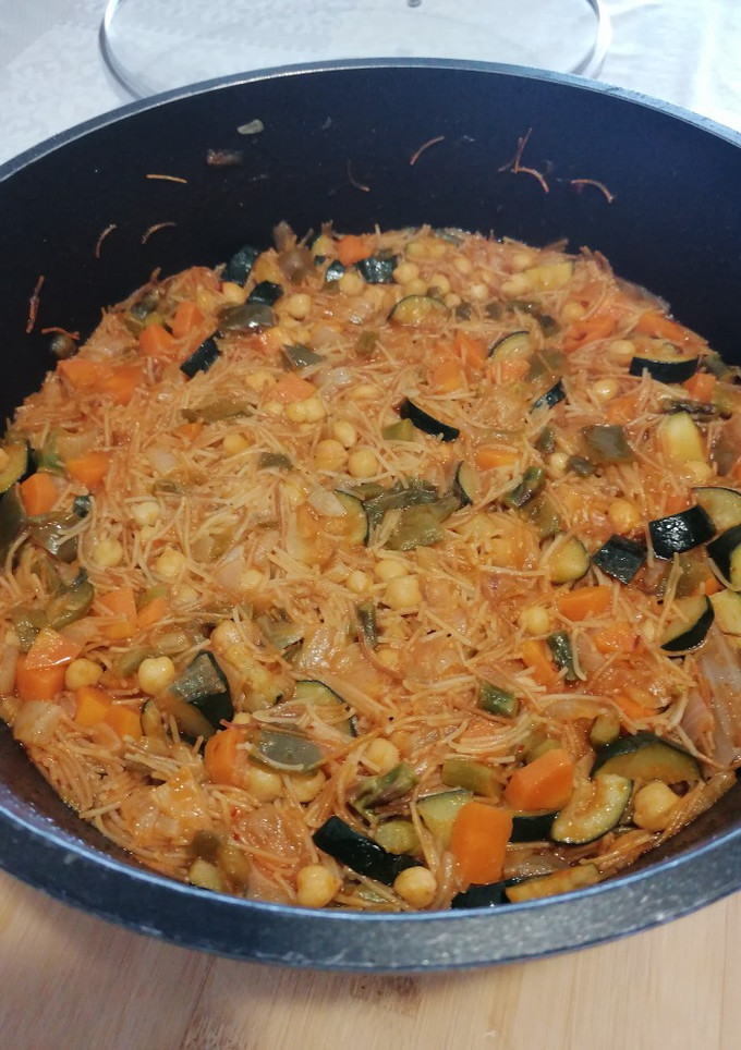 Una foto de 335. Fideuà melosa de verduras con garbanzos vegana