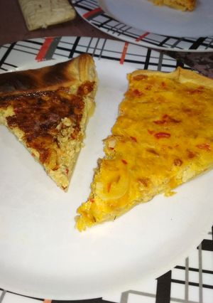 Una foto de Especie de tarta de pollo y tarta de pollo con calabaza