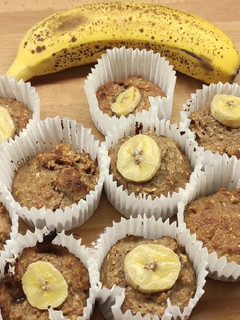 Una foto de Banana bread muffins 🍌