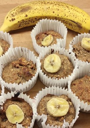 Una foto de Banana bread muffins 🍌