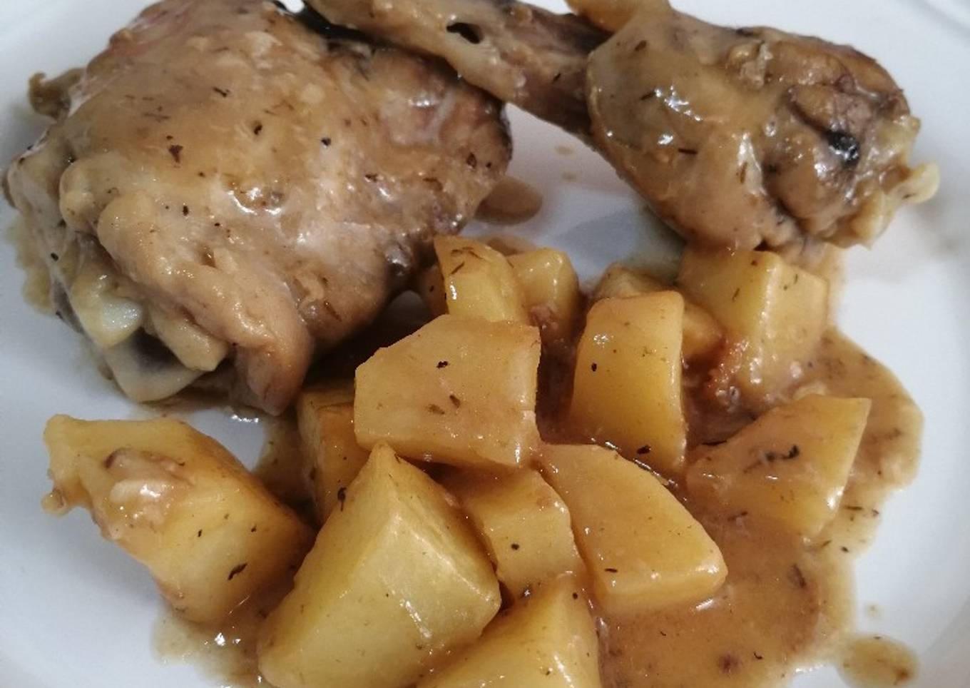 Pollo al ajillo con papas