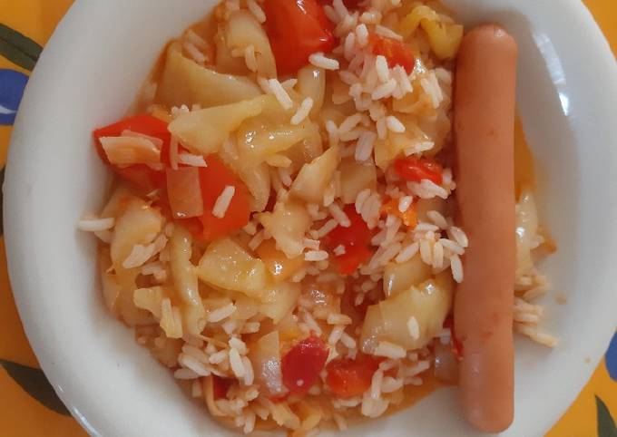Hungarian Lecsó with rice and hot-dog