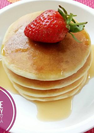 Foto resep Pancake Strawberry With Honey (Mpasi 13m+)