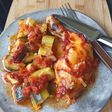 Cuisses de poulet au four sauce tomates et courgettes