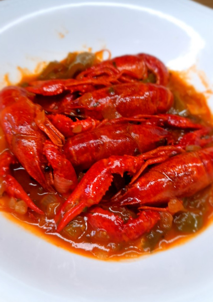 Una foto de Cangrejo de río en salsa de vermut blanco de Reus
