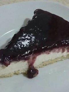 Una foto de Tarta de queso y mermelada de arándanos
