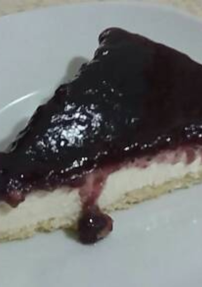 Una foto de Tarta de queso y mermelada de arándanos