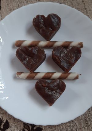 સ્ટીમ બિસ્કિટ બ્રાઉની (Steamed Biscuit Brownie Recipe In Gujarati) રેસીપી મુખ્ય ફોટો