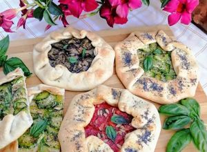 O poză a rețetei Tarte cu zucchini, roșii și vinete.
