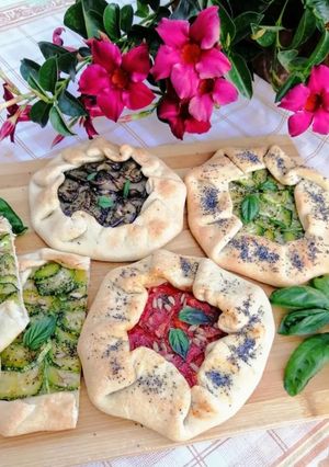 O poză a rețetei Tarte cu zucchini, roșii și vinete.
