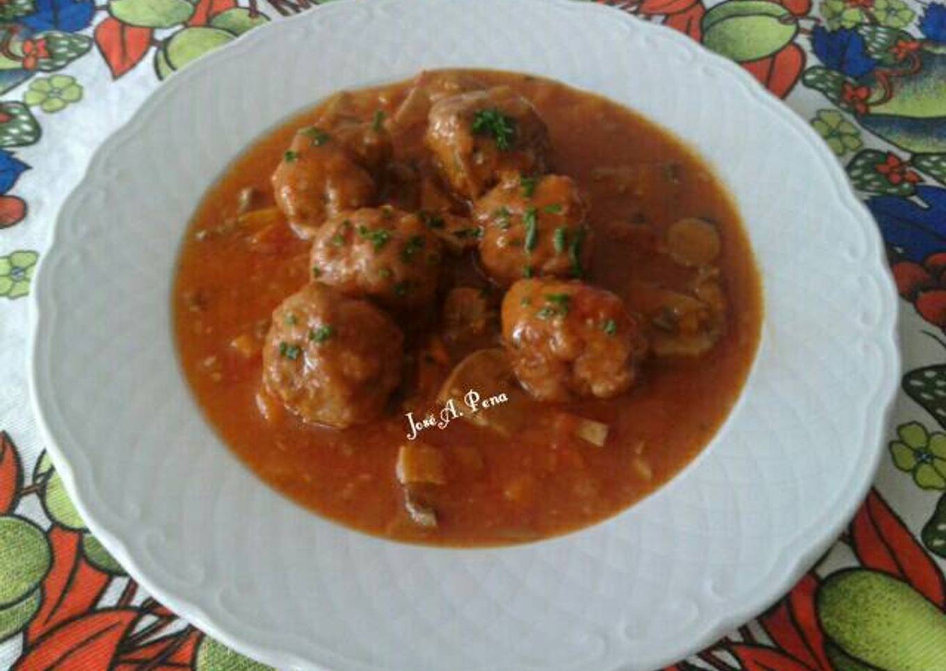 Albóndigas de carne mixta en salsa Española