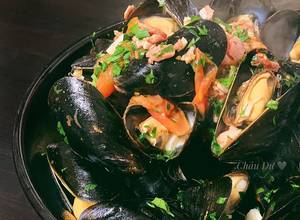 Hình của món Mussels (trai đen) hấp kiểu Pháp.