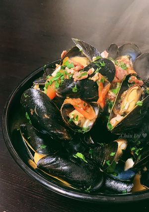 Hình của món Mussels (trai đen) hấp kiểu Pháp.