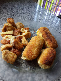Una foto de Croquetas de papa más trocitos de pollo