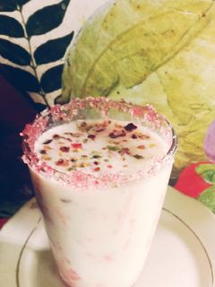 बनाना मिल्क शेक(banana milkshake recipe in hindi) रेसिपी मुख्य फोटो