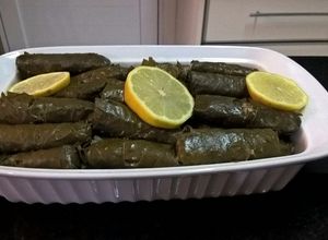 Una foto de Hojas de parra rellenas con muchas especias