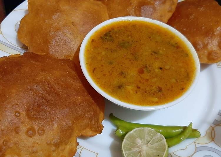 Bedami puri with aloo masala