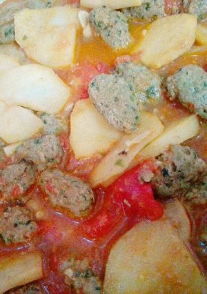 صورة لوصفة كفتة مع بطاطا و بندورة 🍅