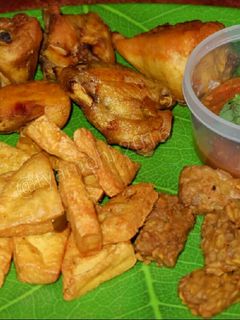 Foto resep Ayam Goreng Bumbu Kuning + Sambel Terasi