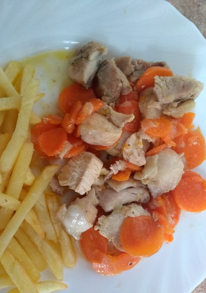 Una foto de Pollo con zanahorias