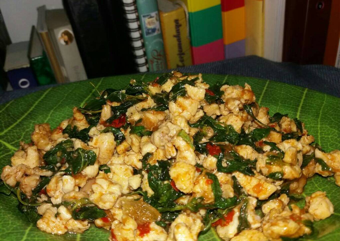 Tumis daging cincang dengan kemangi