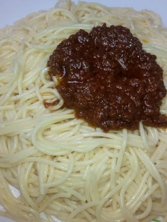 A picture of White Spaghetti and Stew.
