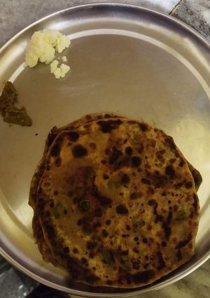 आलू का पराठा (aloo ka paratha recipe in Hindi) रेसिपी मुख्य फोटो