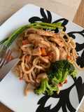Noodles con pollo estilo japonés