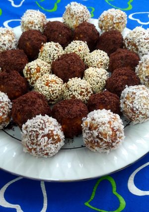 عکسی از دستور توپک های خرمایی با طعم های مختلف