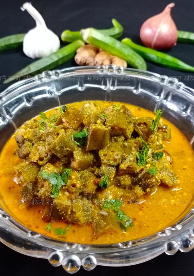 दह्यातली भेंडी (dahyatil bhendi recipe in marathi) रेसिपी चे मुख्य फोटो 
