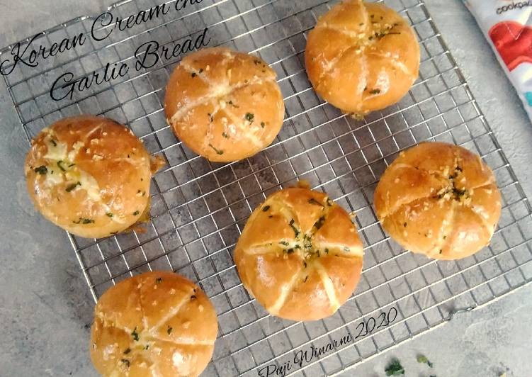 Korean cream cheese garlic bread