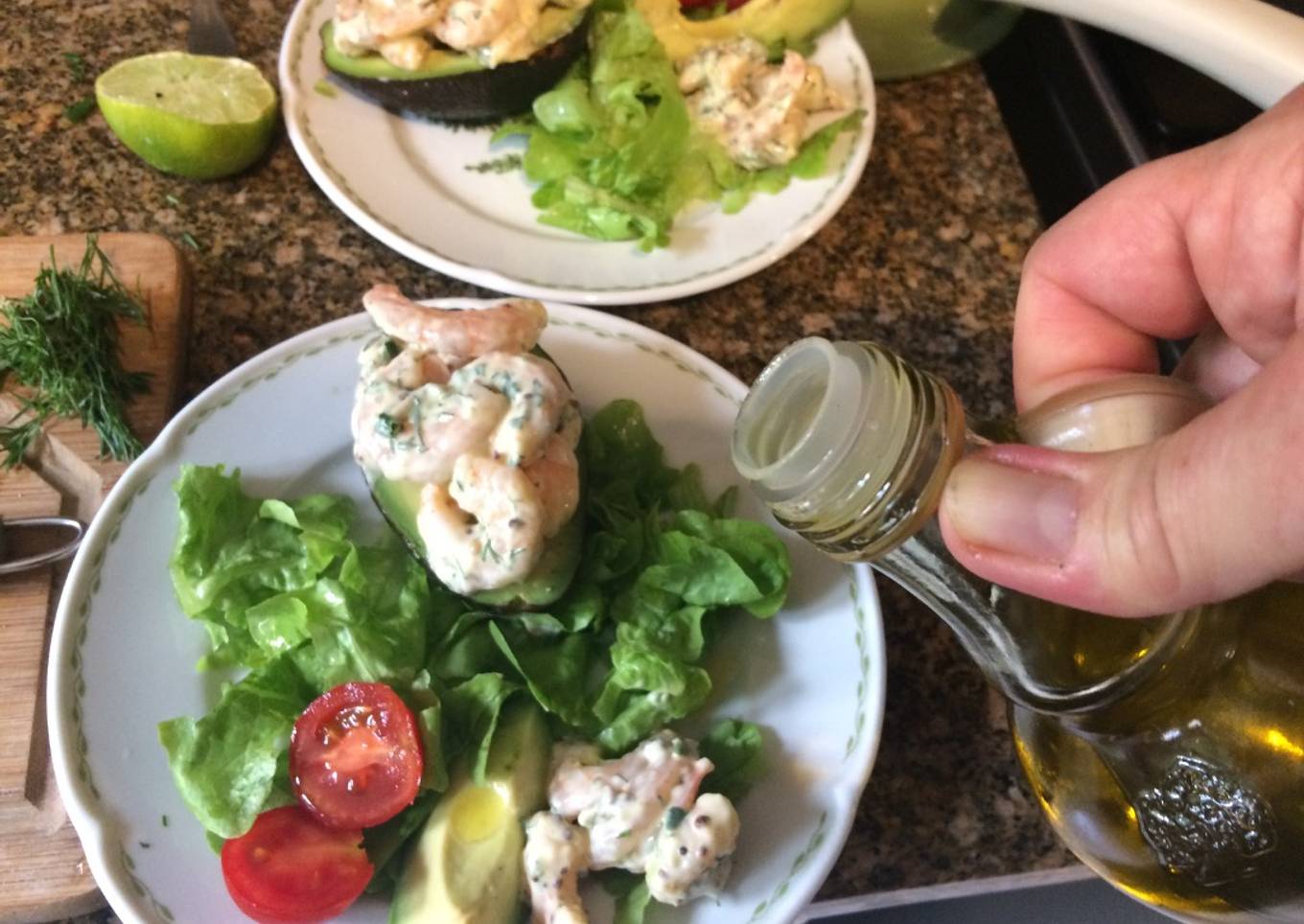Palta/aguacate relleno con camarones