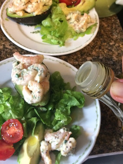 Una foto de Palta/aguacate relleno con camarones