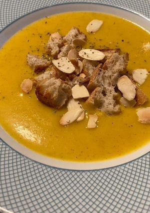 Foto de Creme de Legumes, Crouton e Amêndoa tostada