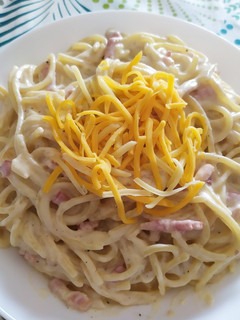 Una foto de Espaguetis carbonara con nata