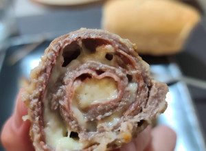 Una foto de Involtini de Escalopa con jamón y queso