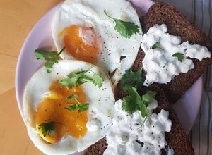 Une photo de Tartines oeufs cottage cheese