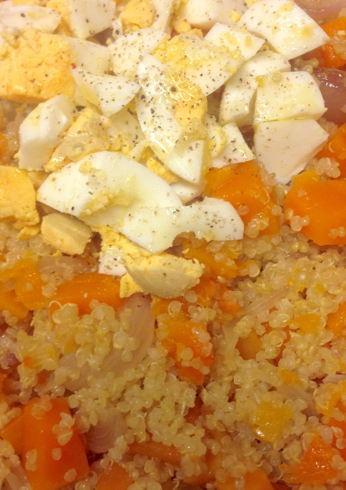 Una foto de Quinoa con calabaza y cebolla