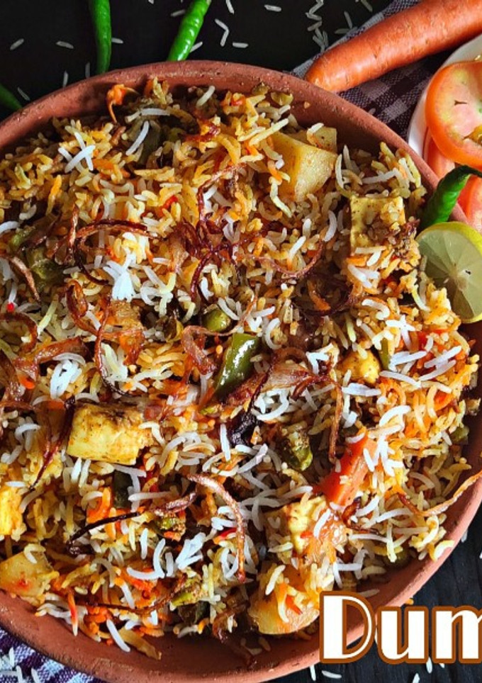 हैदराबादी वेज बिरयानी (hyderabadi veg biryani recipe in Hindi) रेसिपी मुख्य फोटो