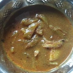 A picture of Aloo potoler jhol.
