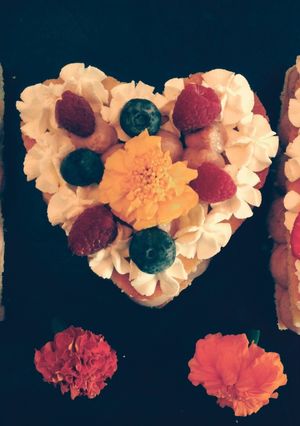 Une photo de Letter Cake Citron Fruits Rouges