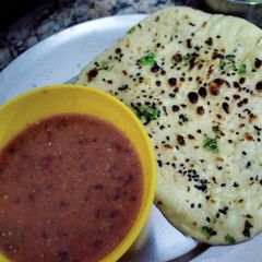 A picture of Dal makhni with butter naan.